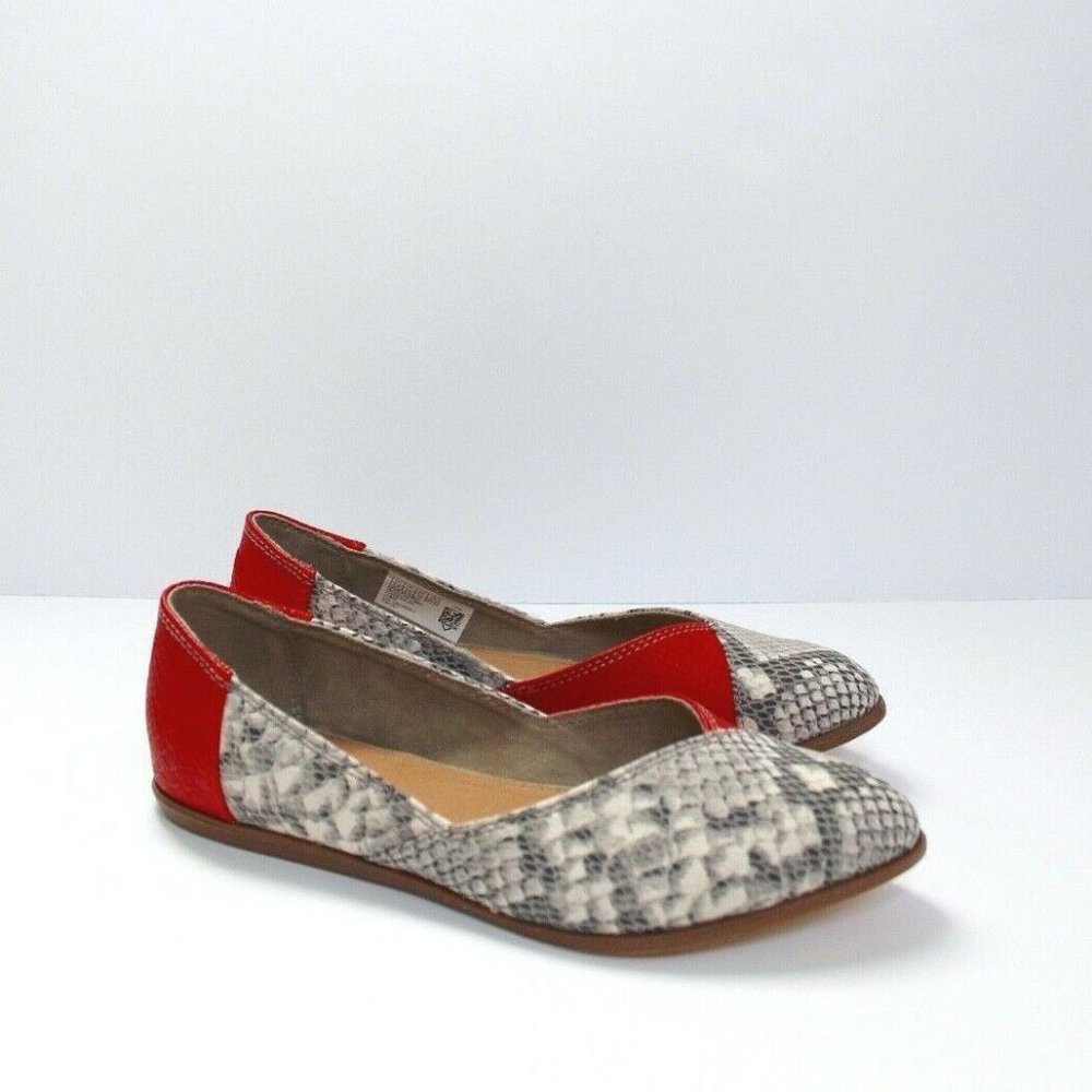 NWOT TOMS Jutti Snake Print Leather Almond Toe Flat Shoes Size 5.5